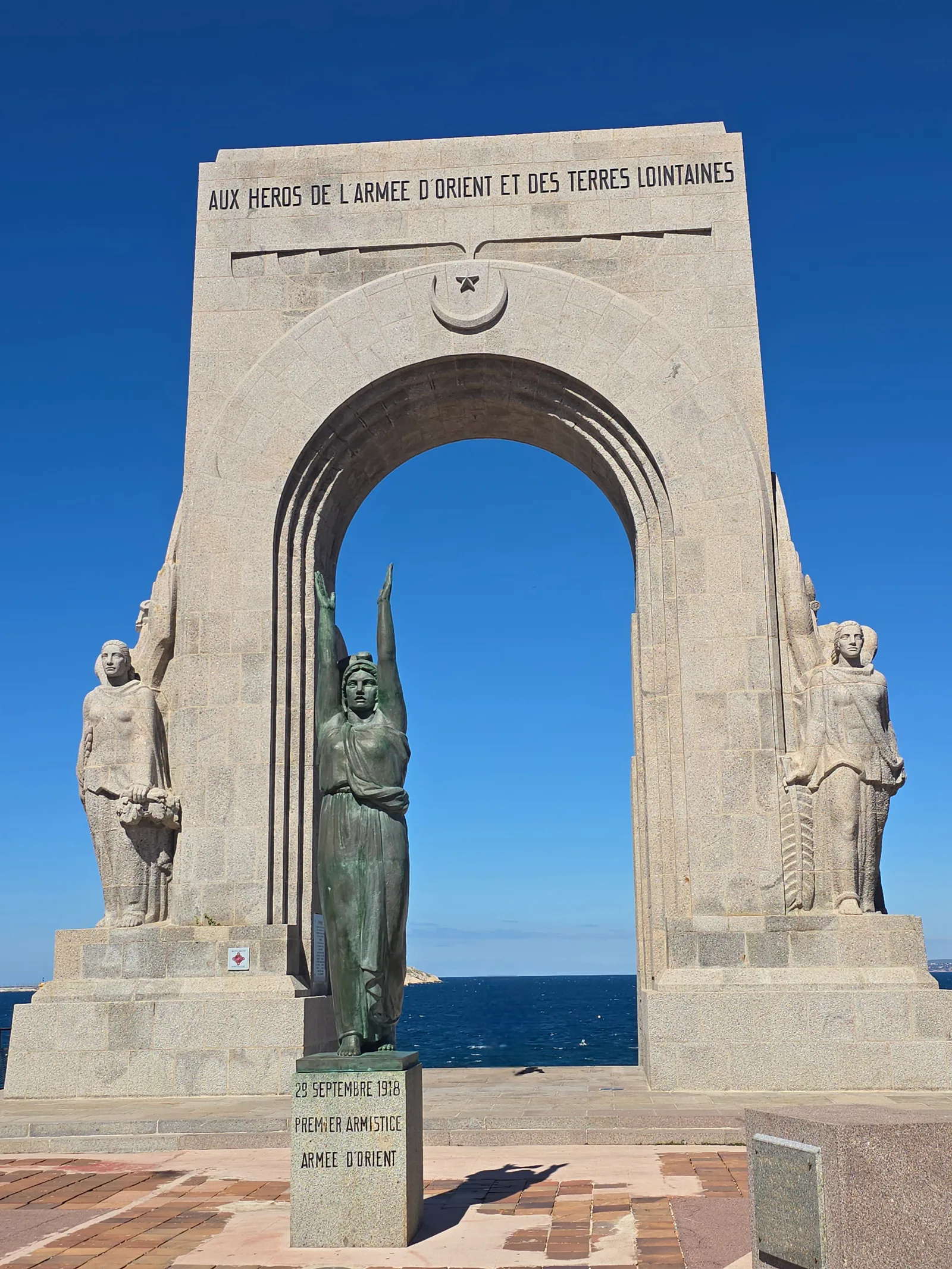Atmosphere at La Corniche Kennedy Marseille — travel photo