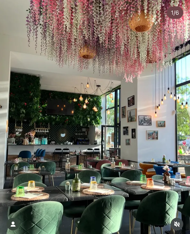 Le Hippie Chic Café