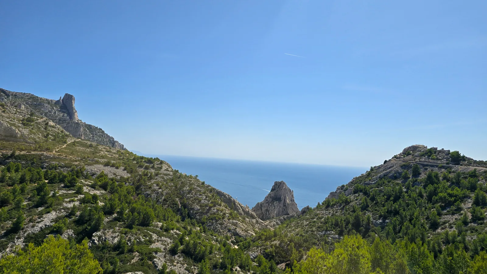 Atmosphere at Massif des Calanques Marseille — travel photo