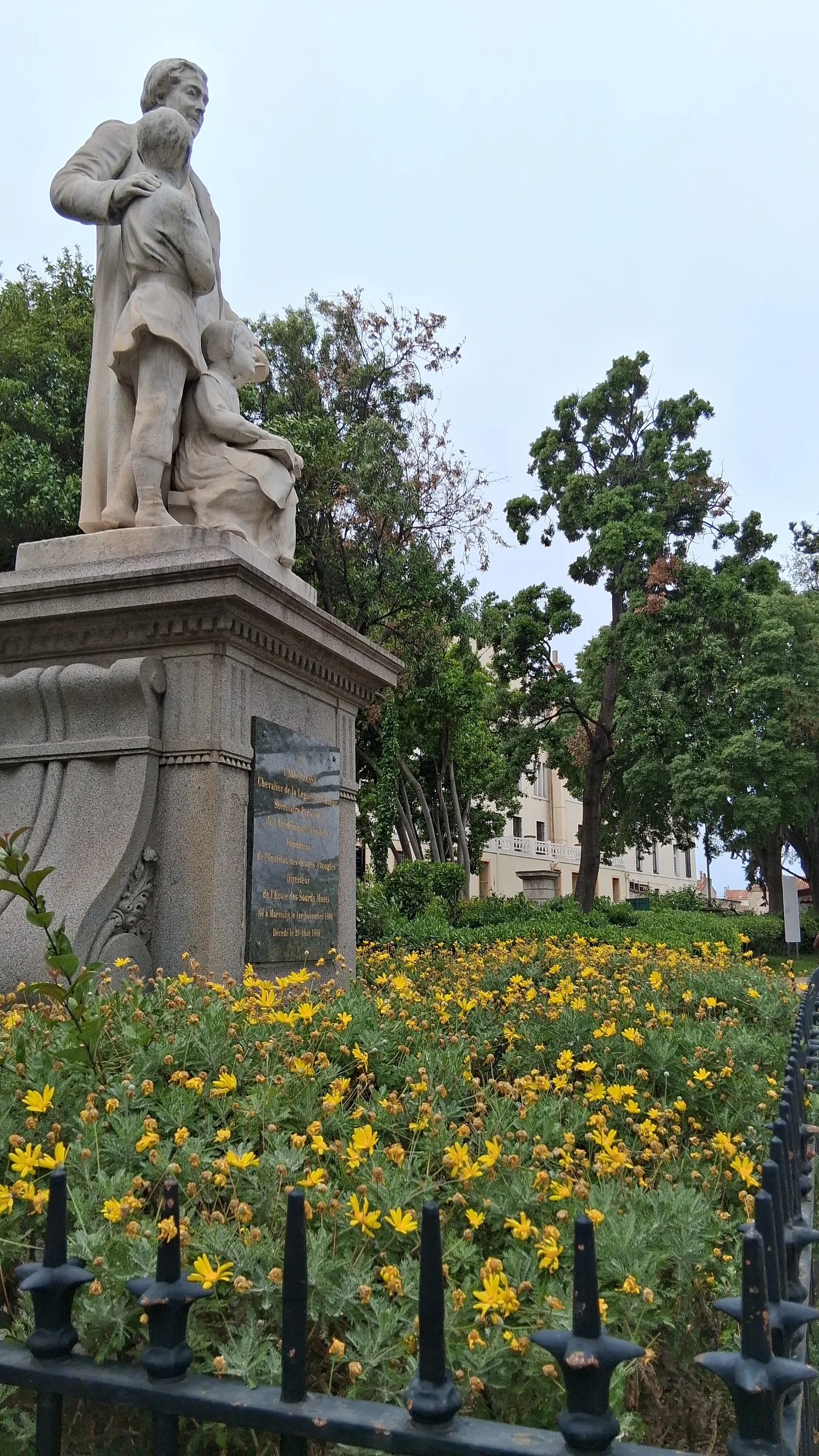 Atmosphere at Parc de La Colline Puget Marseille — travel photo