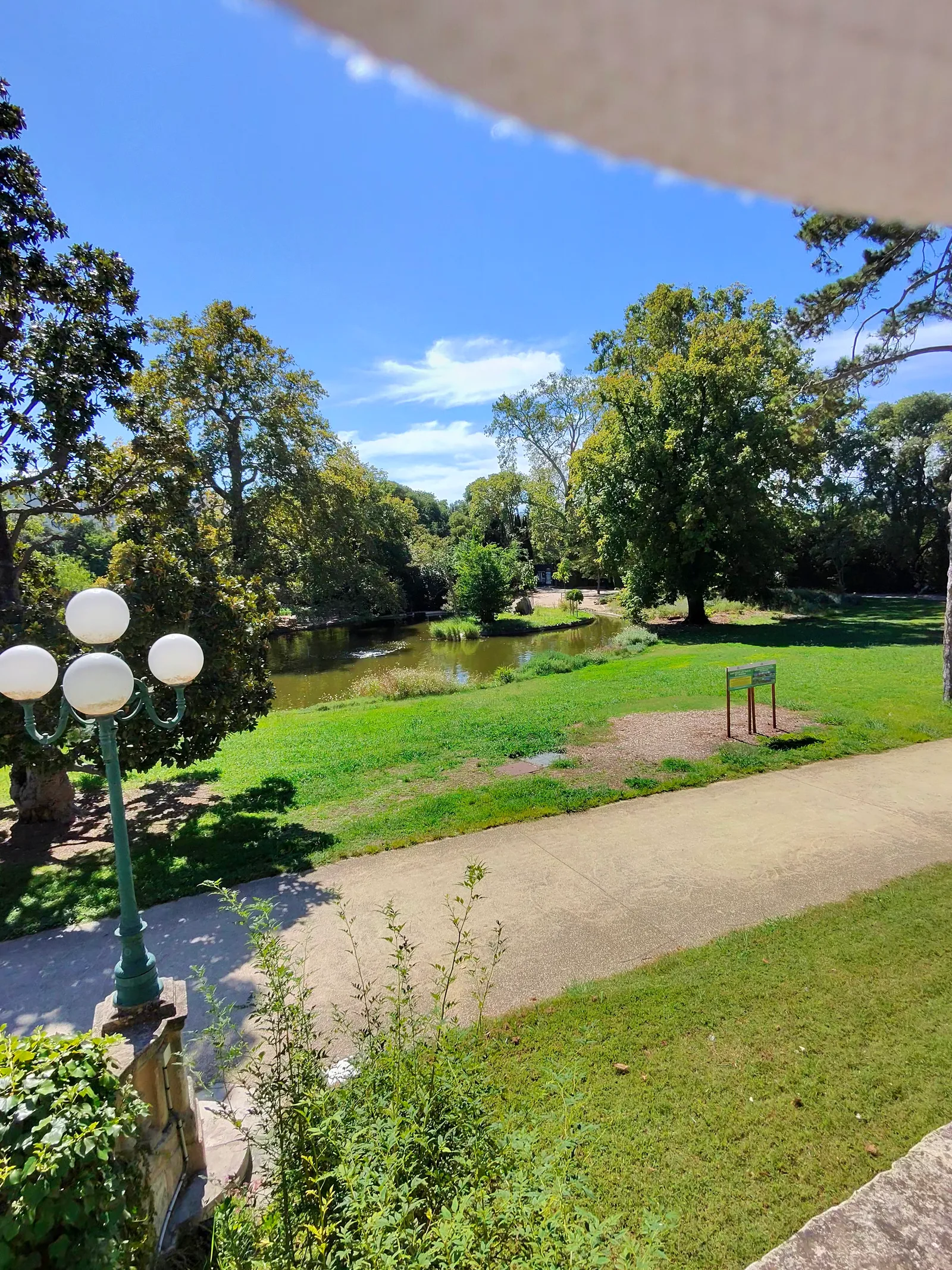 Atmosphere at Parc de la Maison Blanche Marseille — travel photo