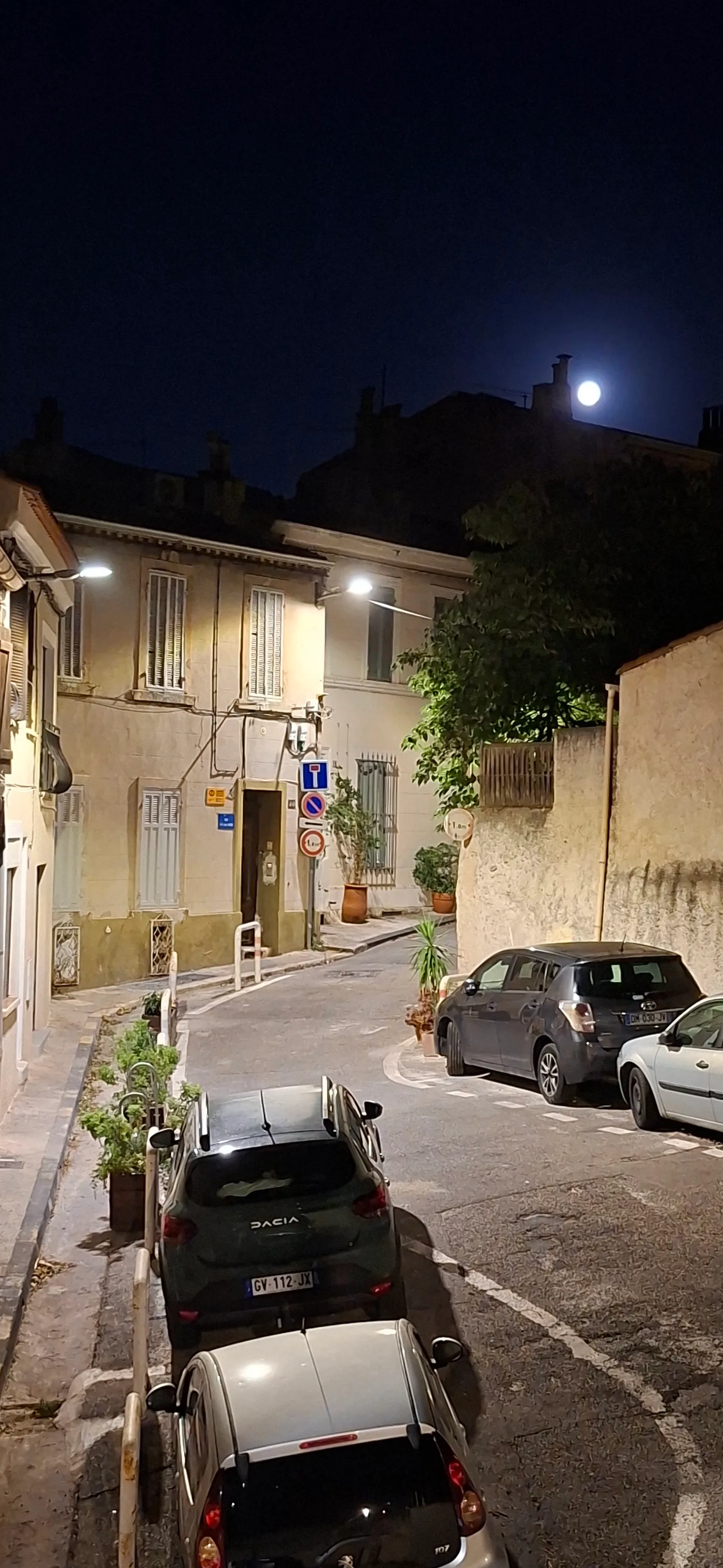 Atmosphere at Parc des Soeurs Franciscaines Missionnaires de Marie Marseille — travel photo