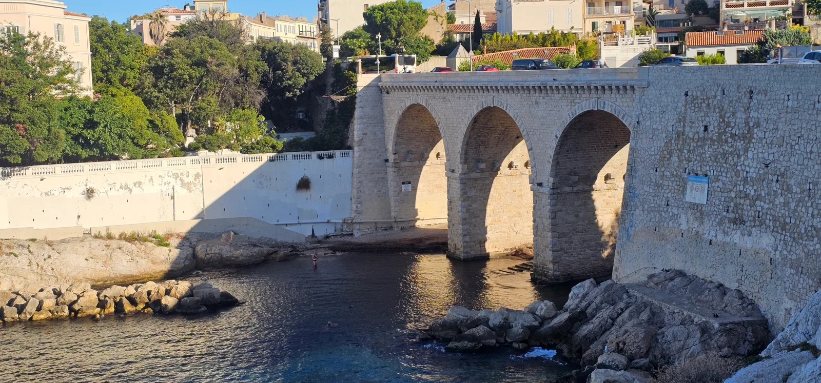 Main view at Pont de la Fausse Monnaie Marseille — travel photo