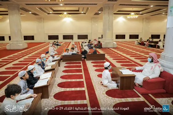 Atmosphere at Aisha Al Rajhi Mosque Mecca — travel photo