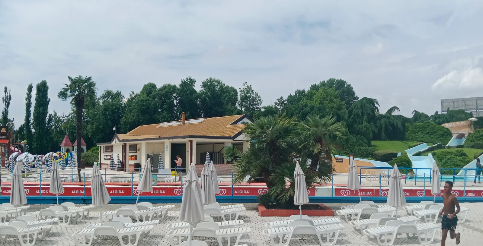 Atmosphere at Acquatica Park Milan — travel photo