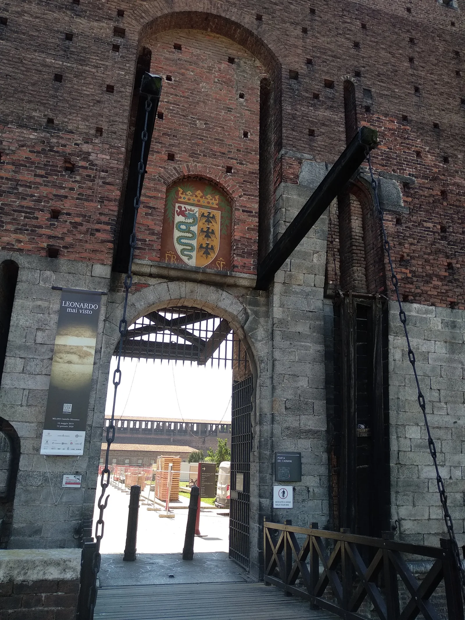 Details at Bridge of the Little Mermaids Milan — travel photo