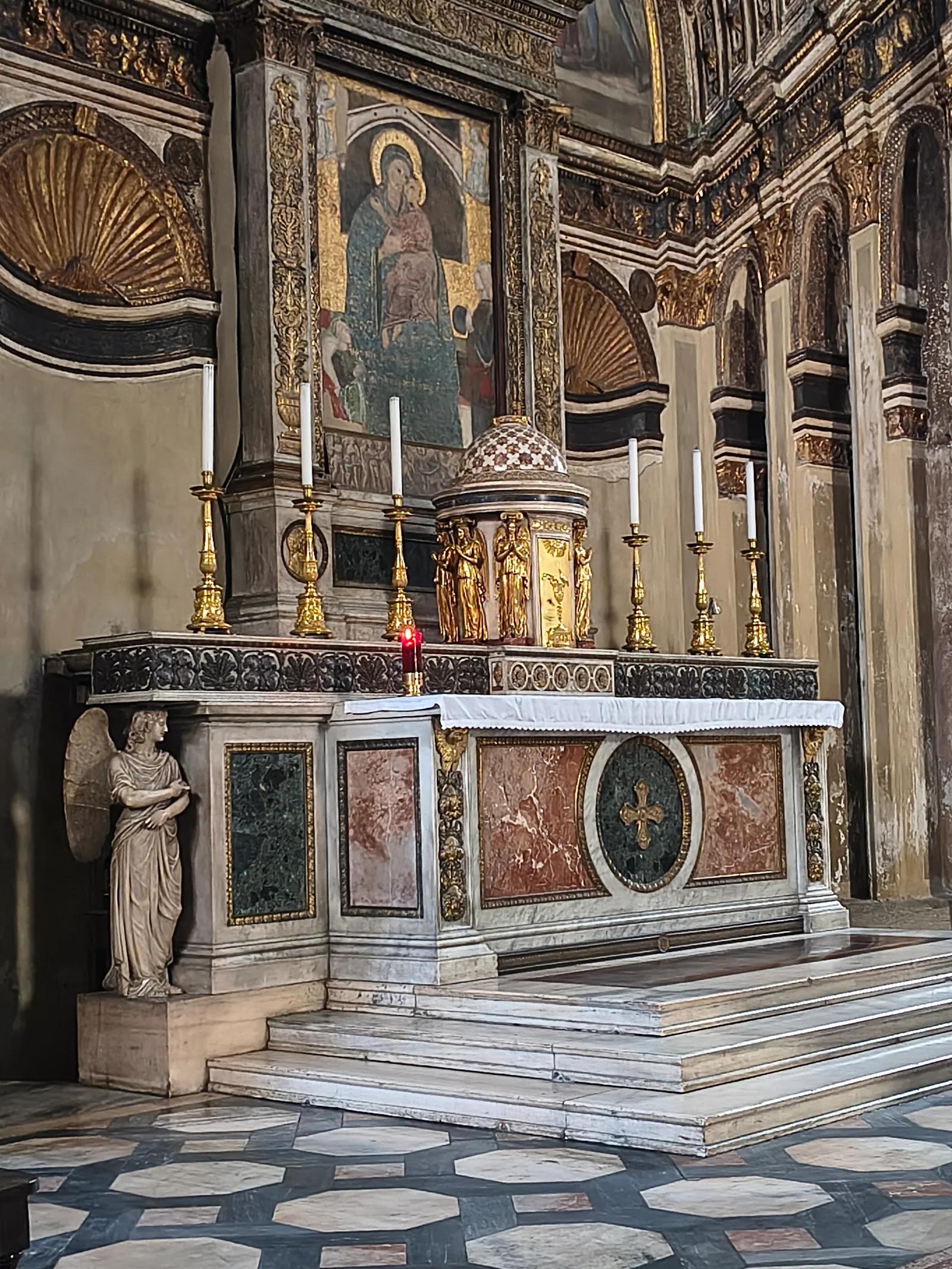 Main view at Chiesa di Santa Maria Milan — travel photo