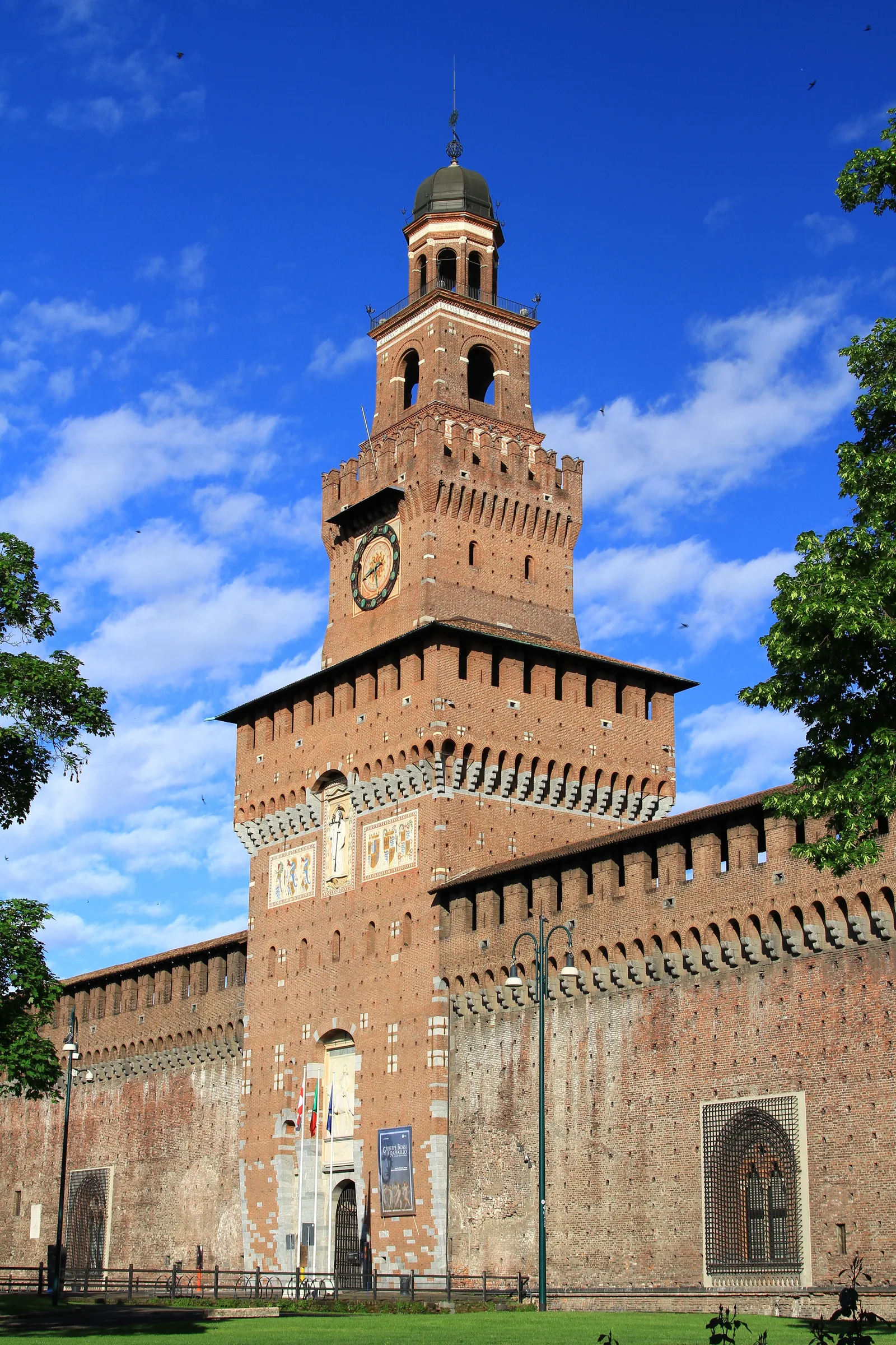 Filarete Tower — romantic guide Milan