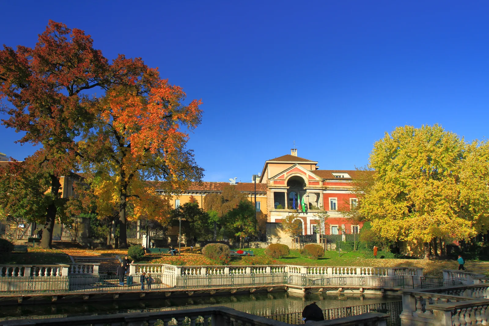 Atmosphere at Giardini della Guastalla Milan — travel photo