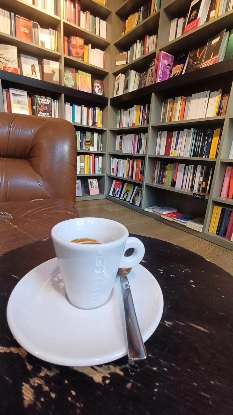 Atmosphere at Gogol & Company Milan — travel photo