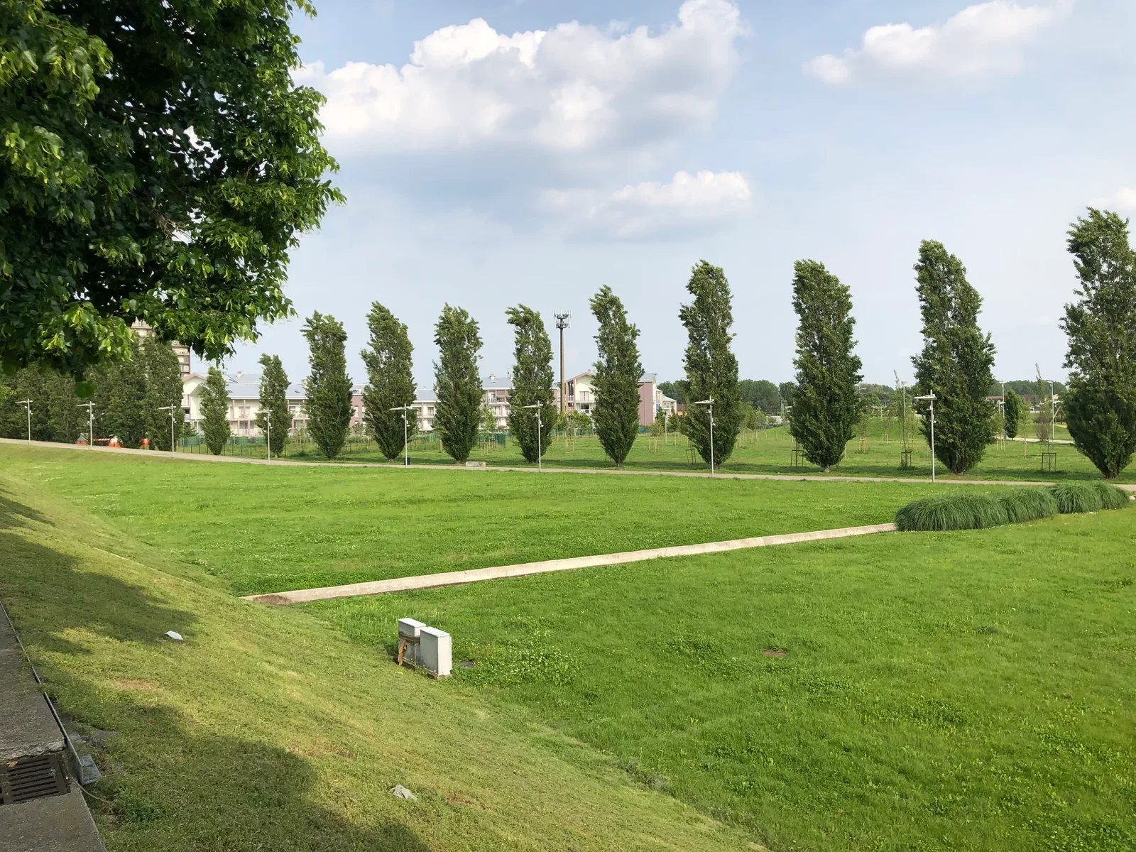 Atmosphere at Parco Pubblico Franco Verga Milan — travel photo