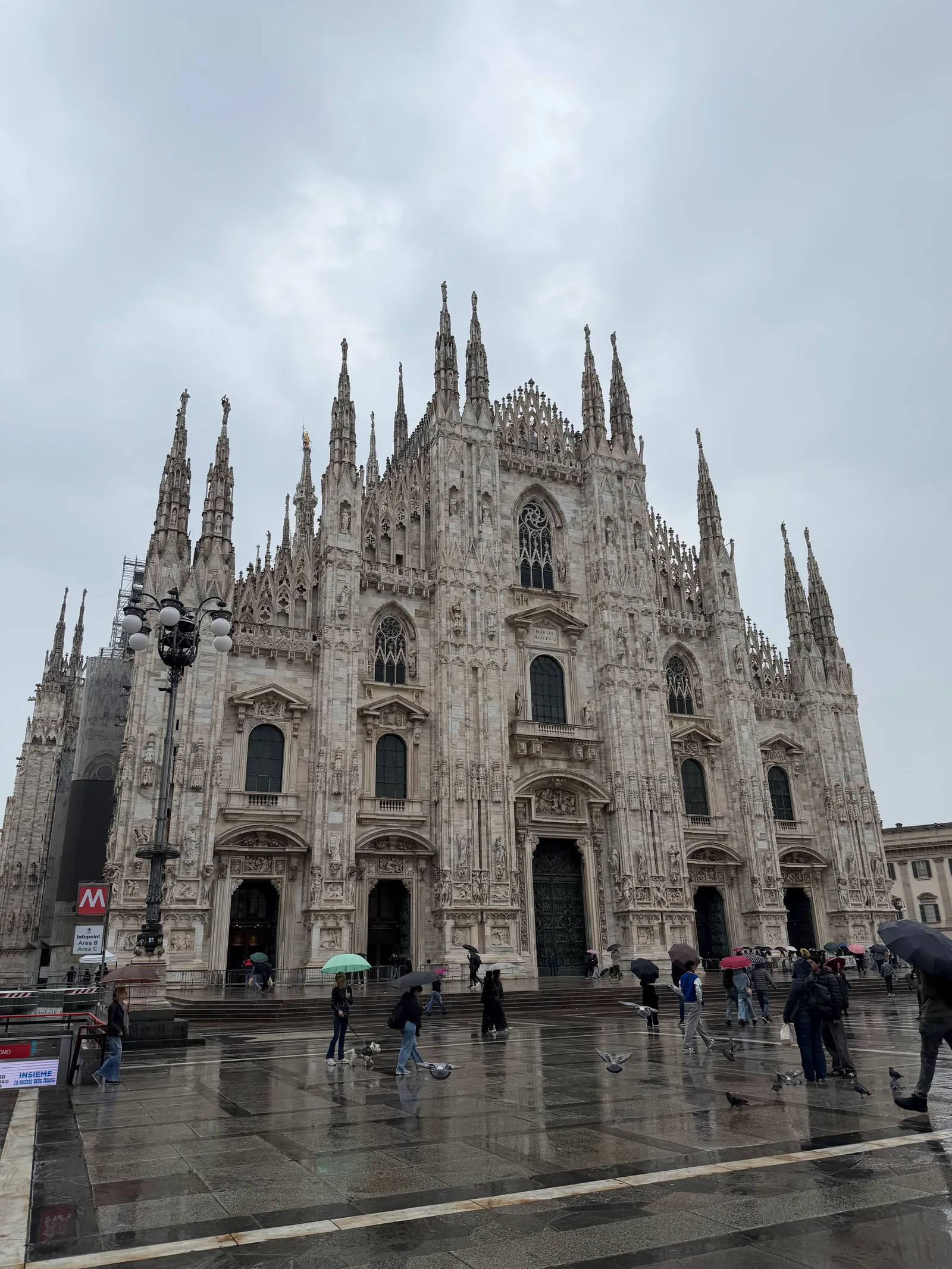 Main view at Piazza del Duomo Milan — travel photo