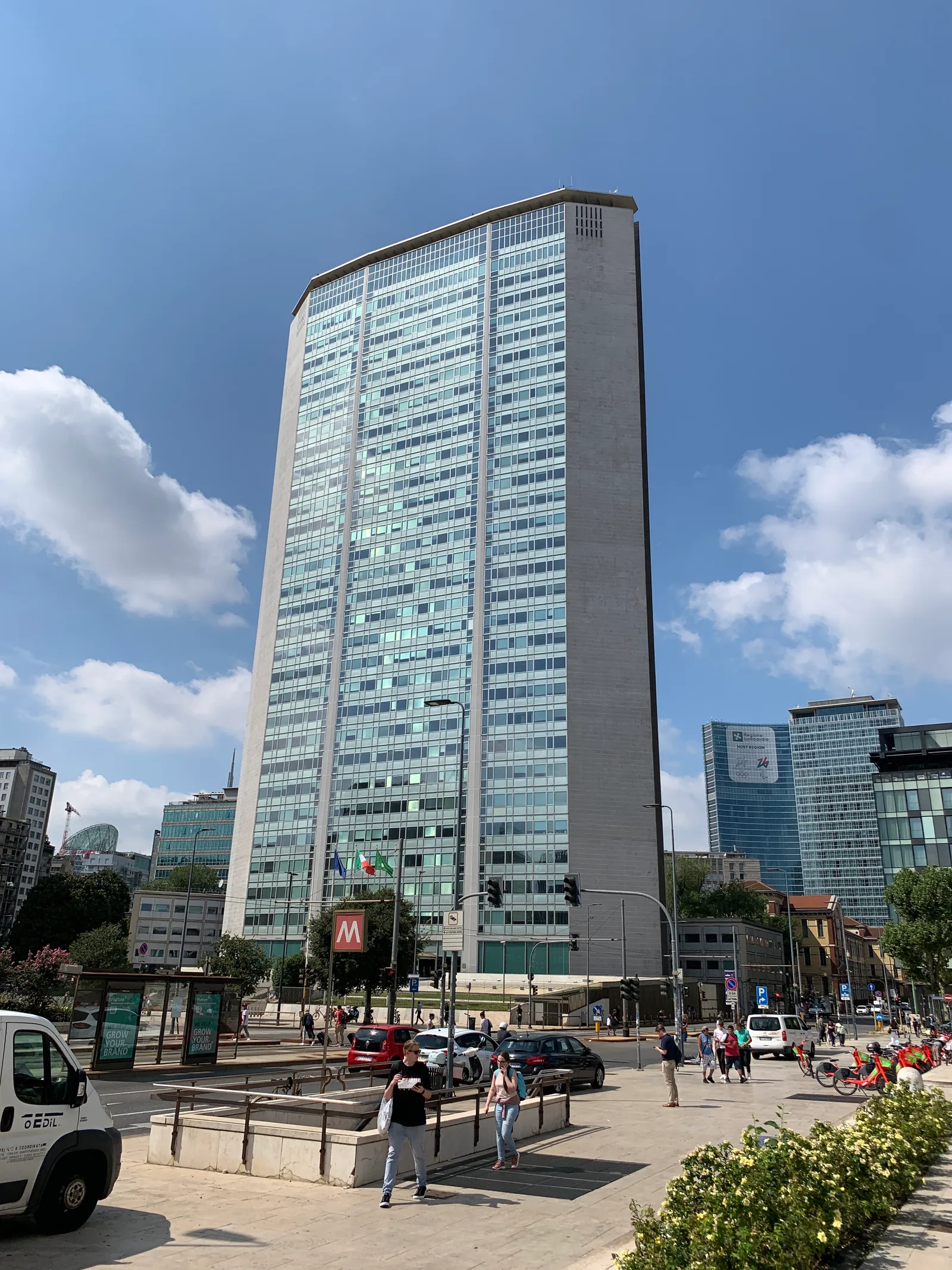 Pirelli Tower — romantic guide Milan