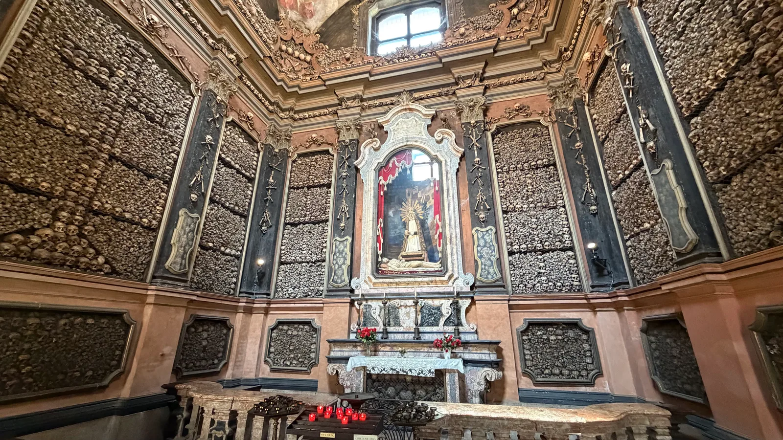 Atmosphere at Santuario di San Bernardino alle Ossa Milan — travel photo