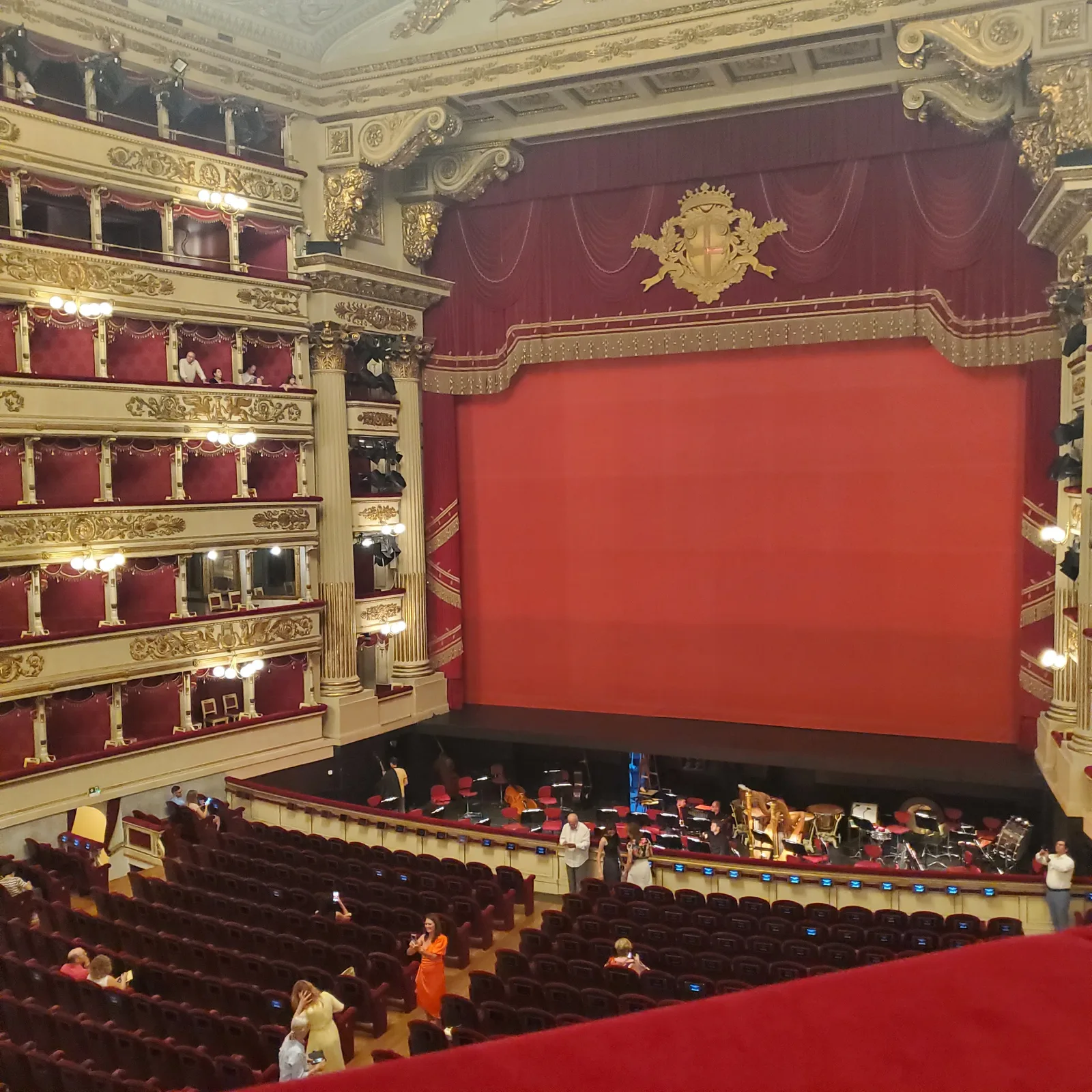 Atmosphere at Teatro alla Scala Milan — travel photo