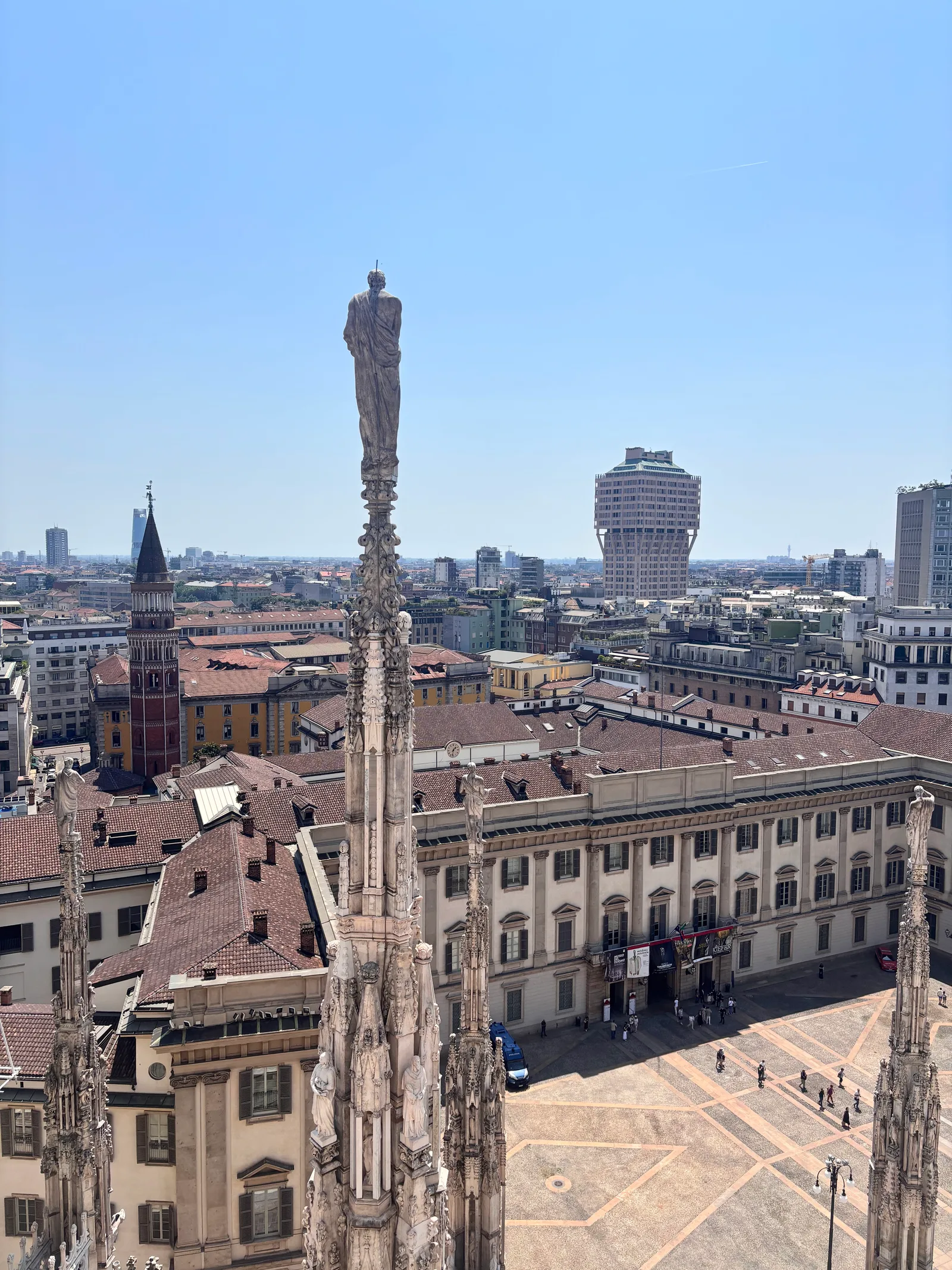 Atmosphere at Terrazza del Duomo Milan — travel photo