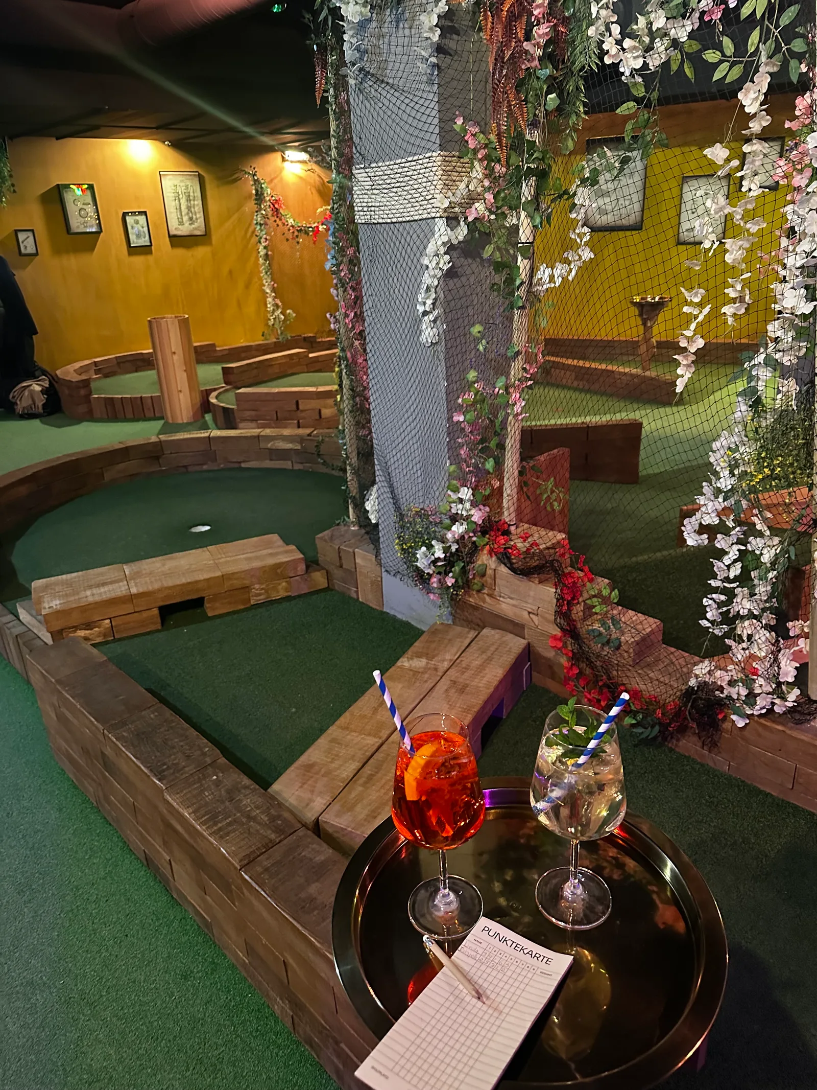 Atmosphere at Balls & Clubs - Indoor-Minigolf in München Munich — travel photo
