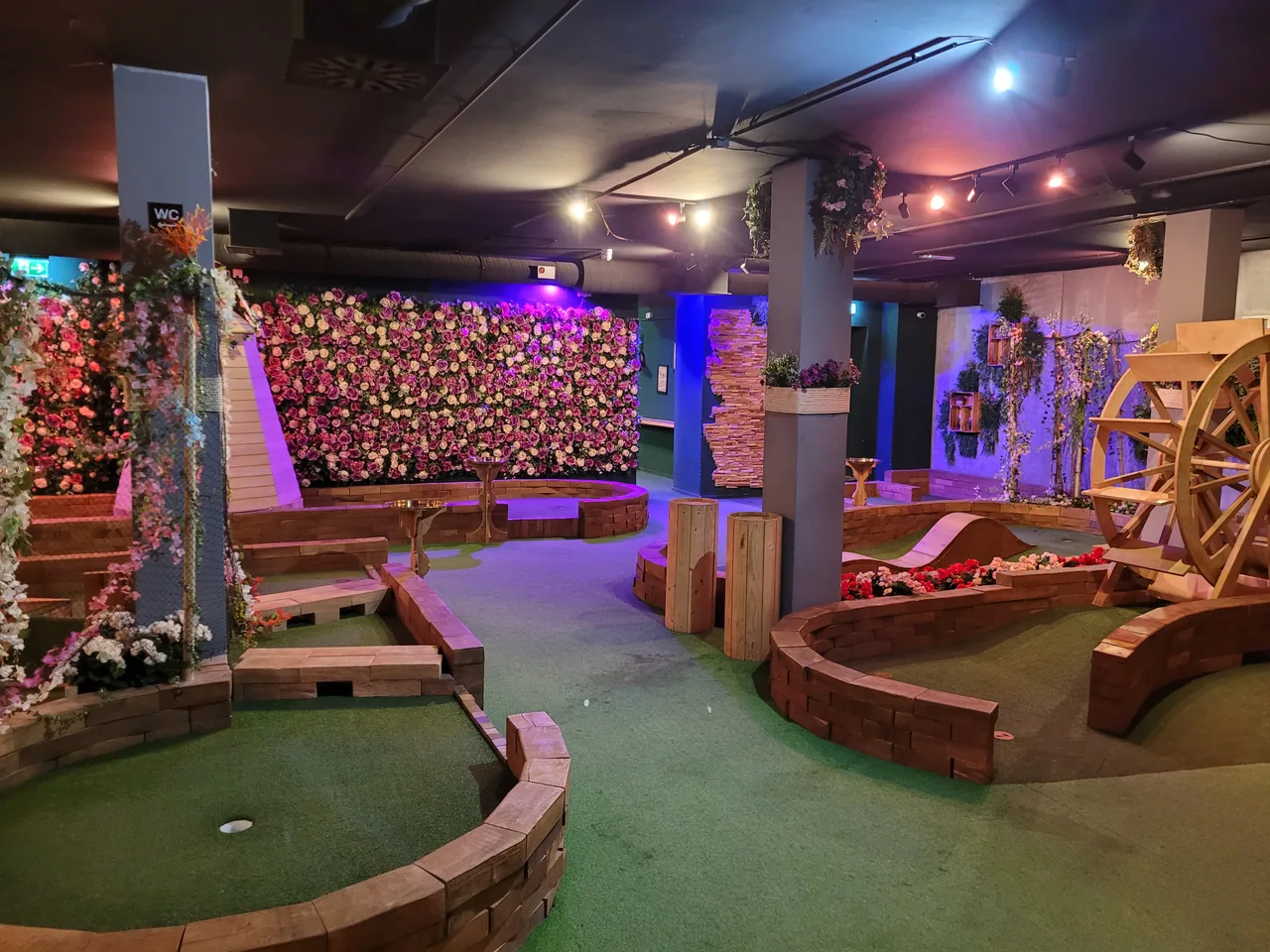 Balls & Clubs - Indoor-Minigolf in München — rainy day guide Munich