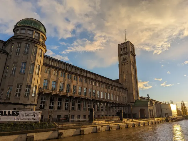 Deutsches Museum — history museum in Munich