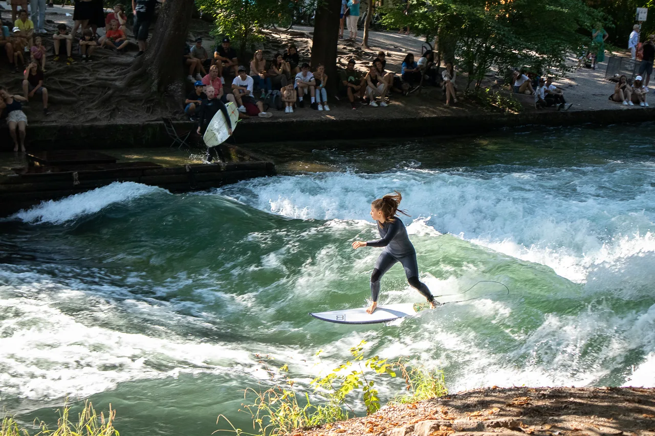 Eisbachwelle — budget guide Munich