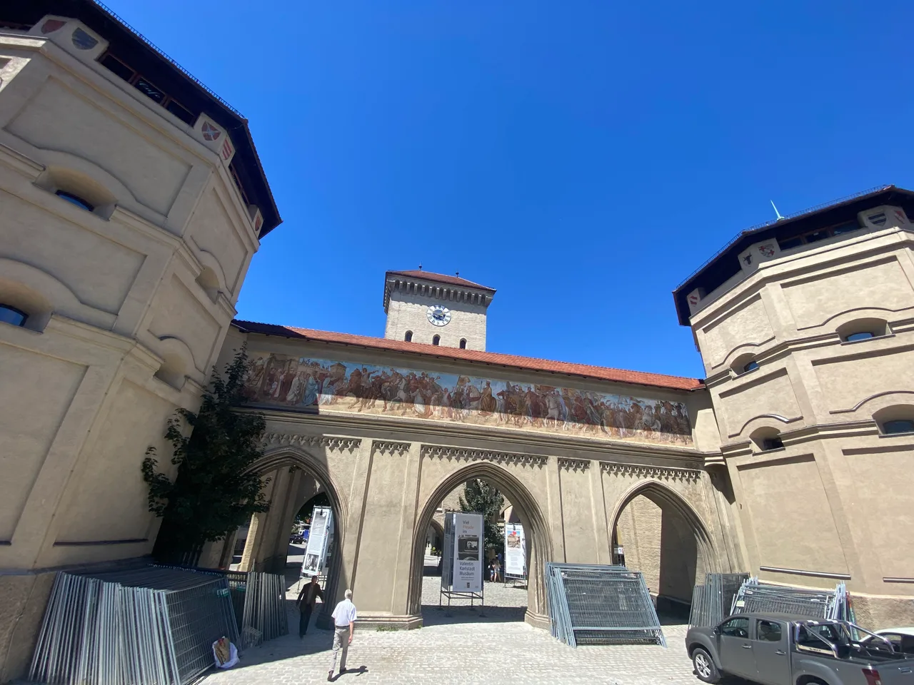 Isar Gate — culture guide Munich