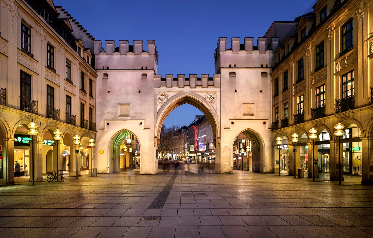 Karlsplatz (Stachus) — budget guide Munich
