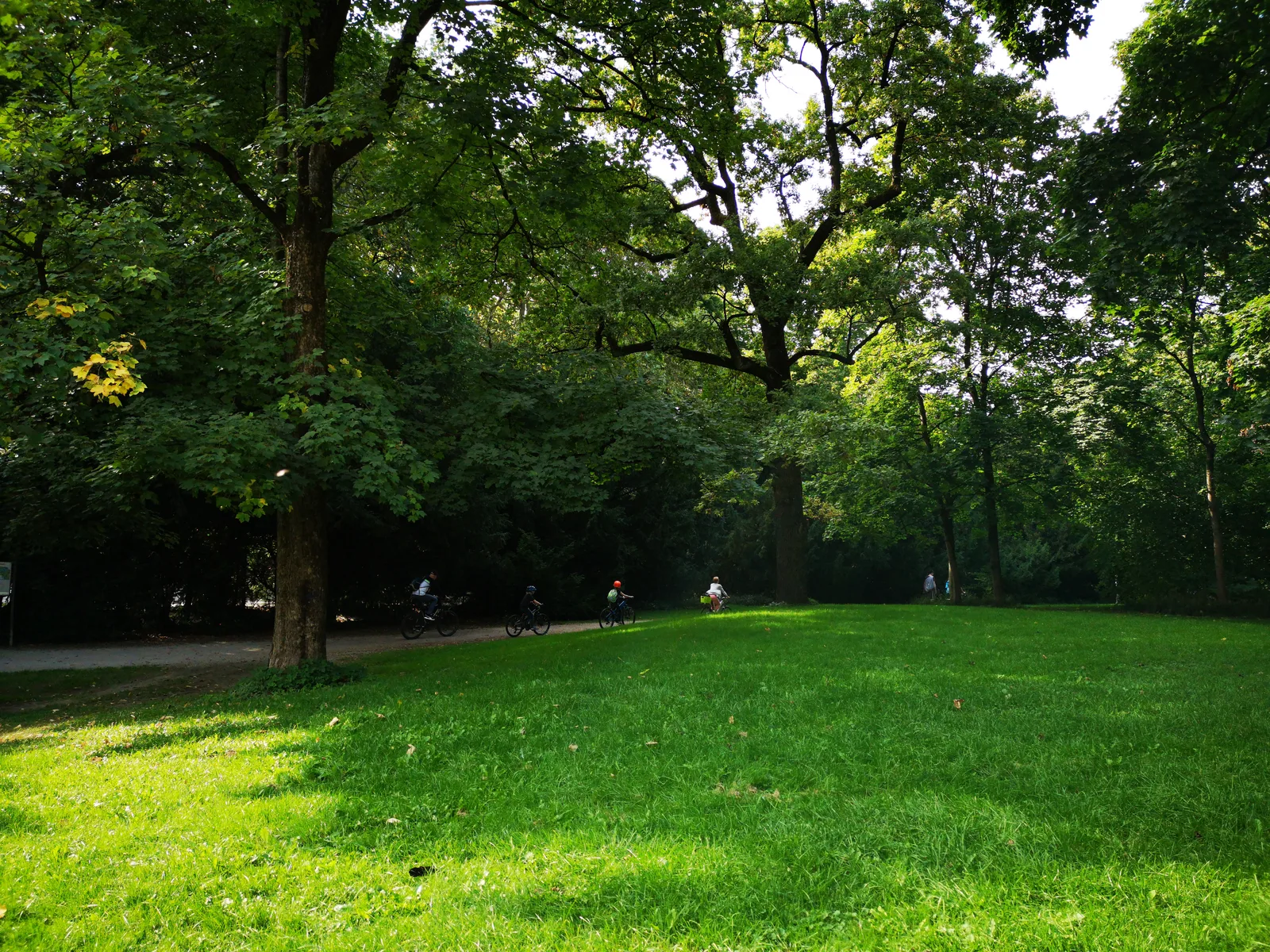 Atmosphere at Maximiliansanlagen Munich — travel photo