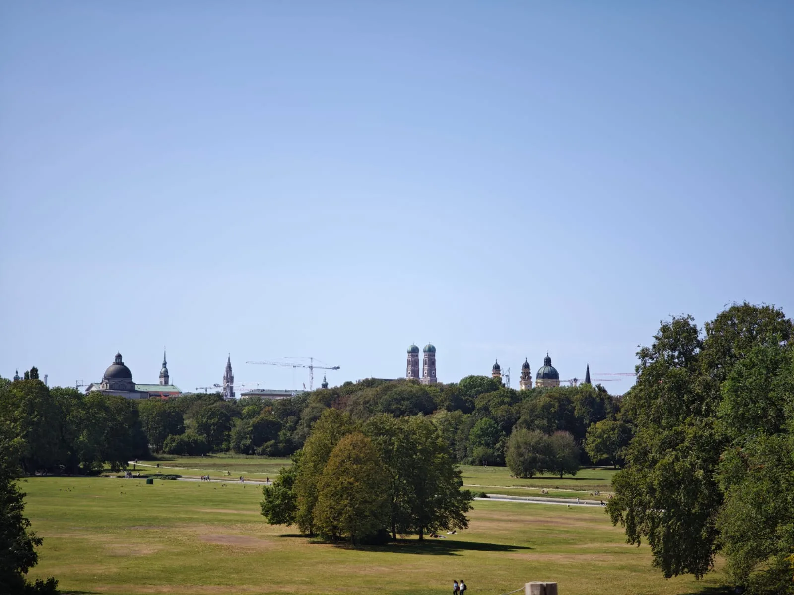 Main view at Monopteros im Englischen Garten Munich — travel photo