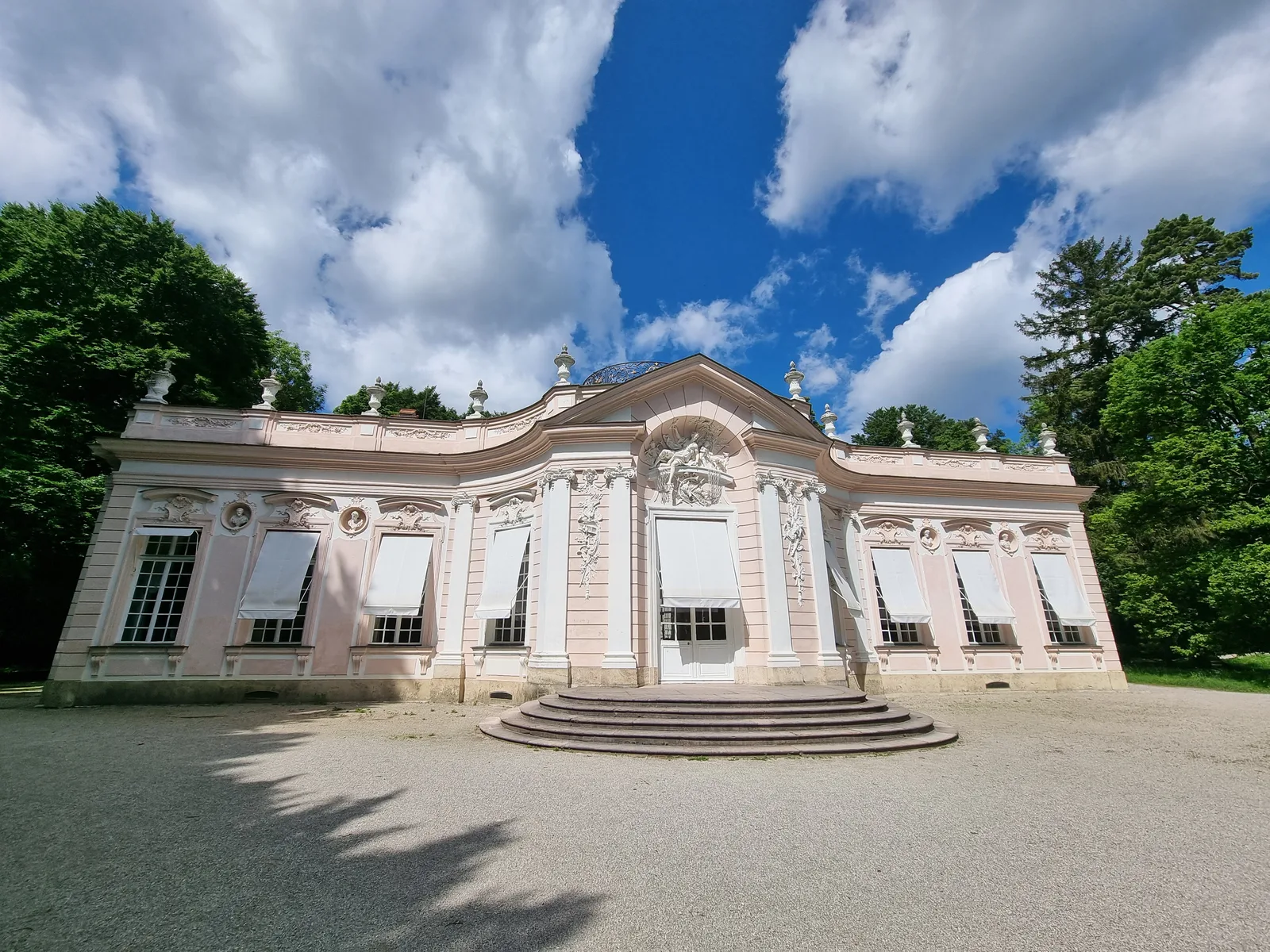 Atmosphere at Schlosspark Nymphenburg Munich — travel photo