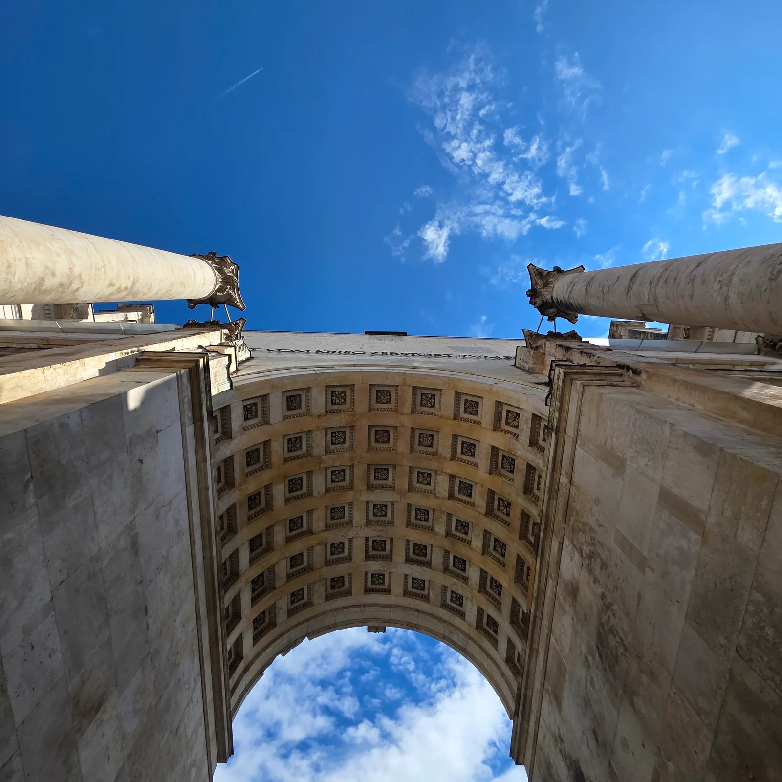 Atmosphere at Siegestor Munich — travel photo