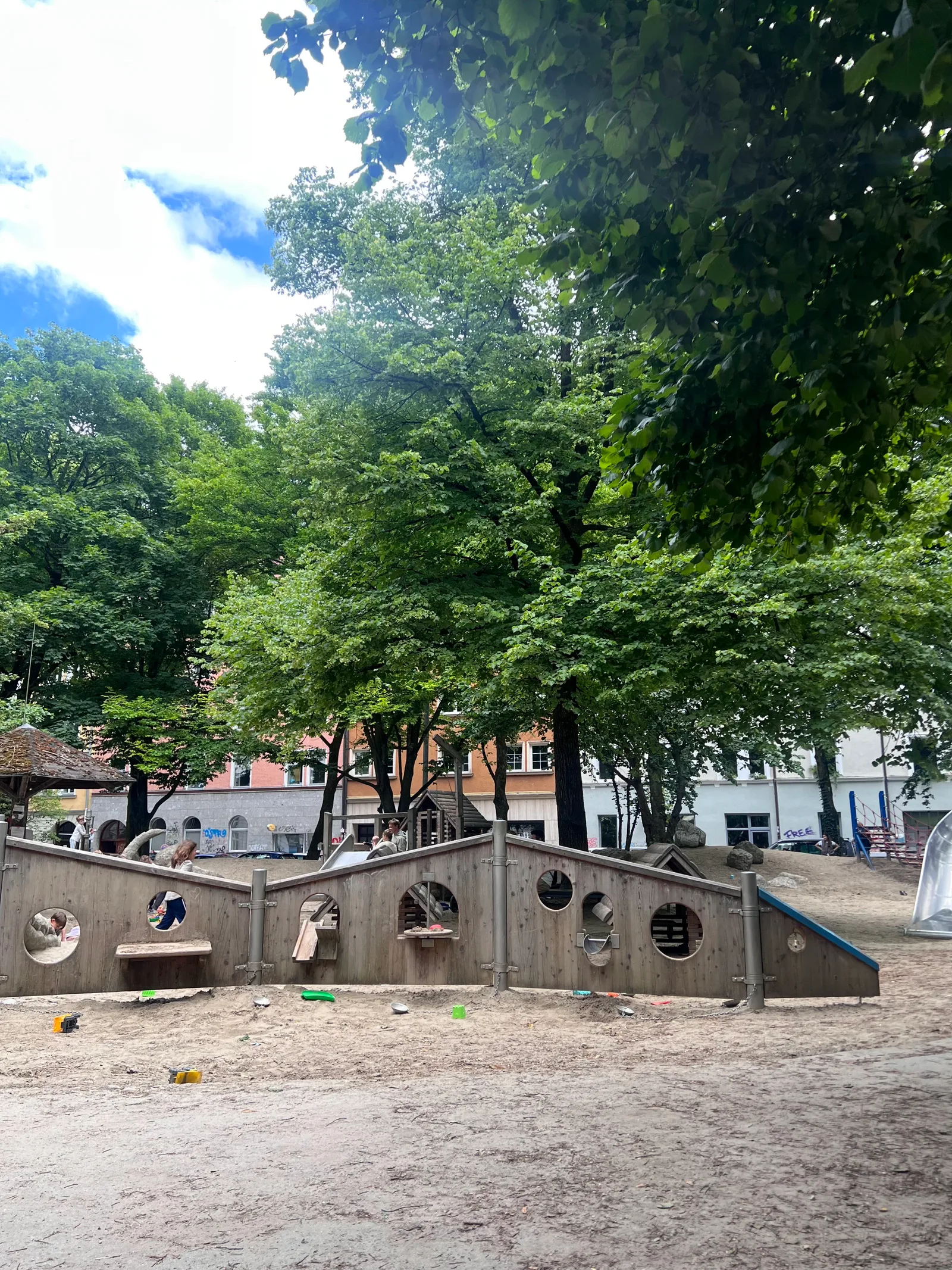 Atmosphere at Spielplatz Am Glockenbach Munich — travel photo