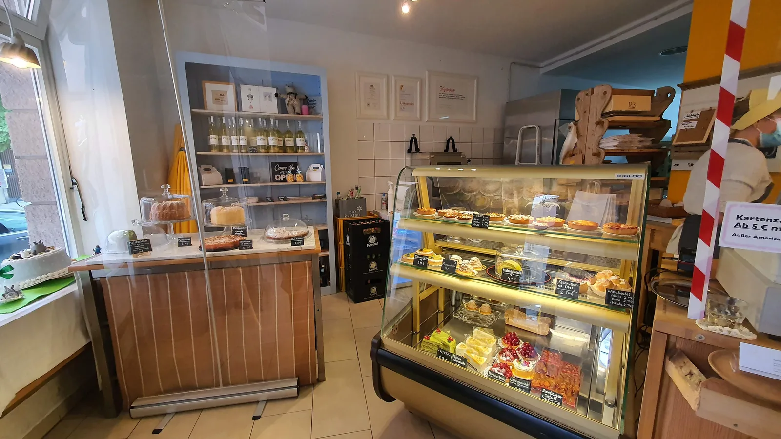 Main view at Tanpopo Konditorei Café Munich — travel photo