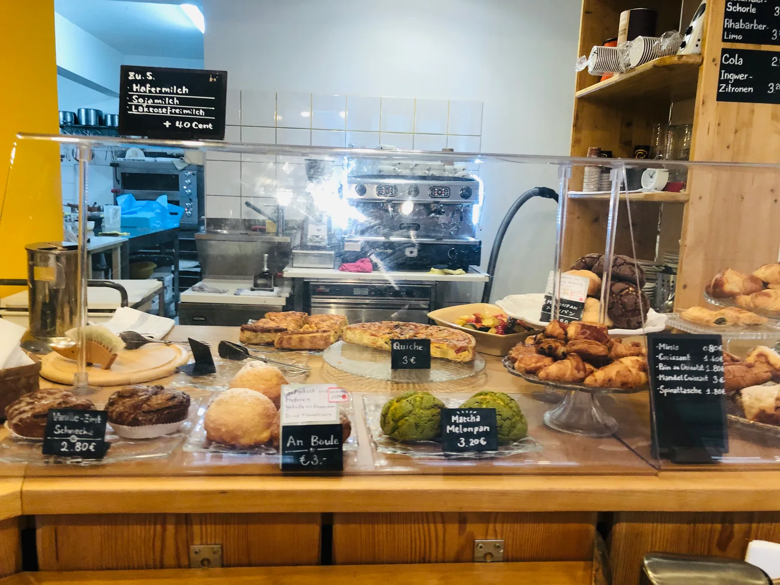 Details at Tanpopo Konditorei Café Munich — travel photo