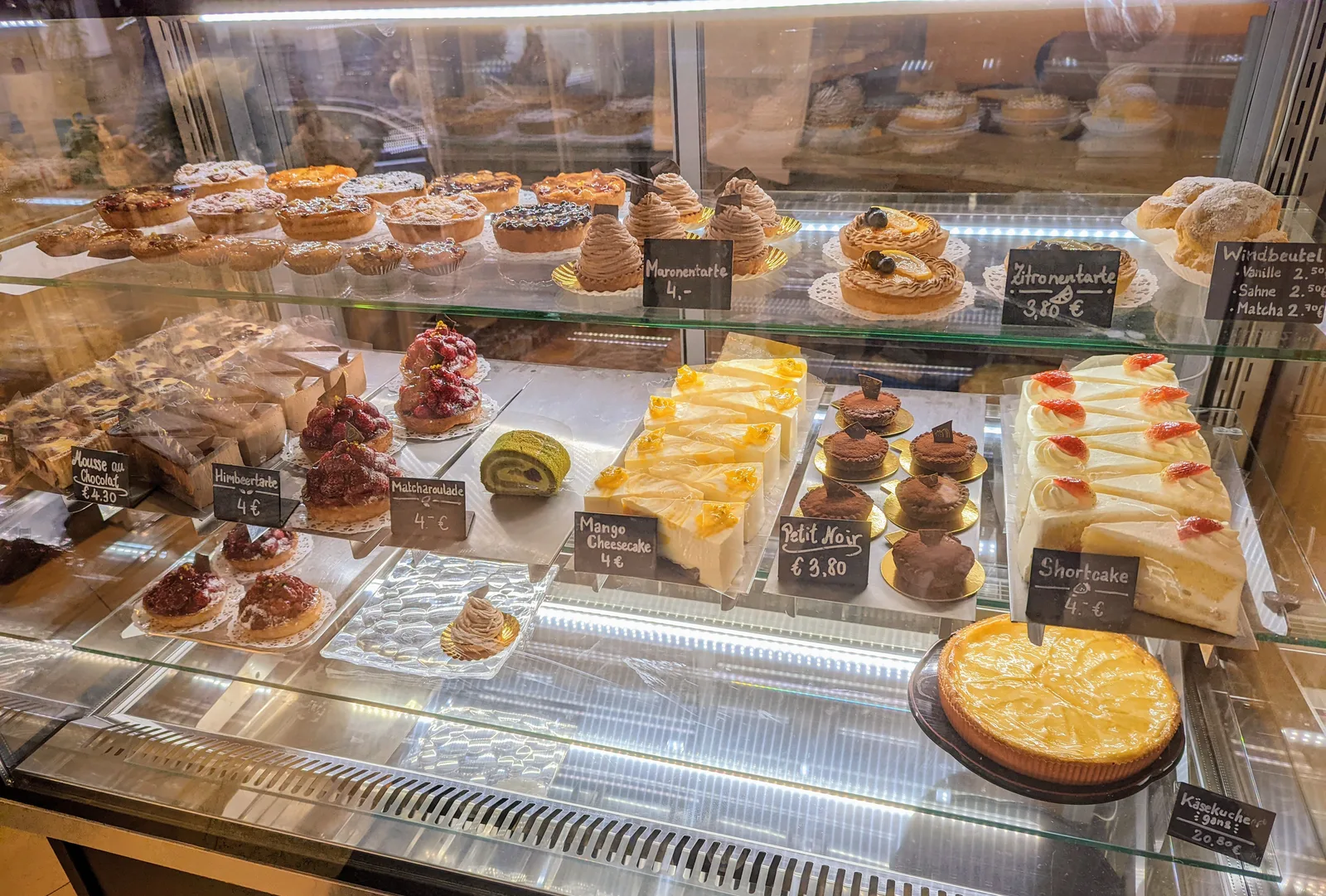 Atmosphere at Tanpopo Konditorei Café Munich — travel photo