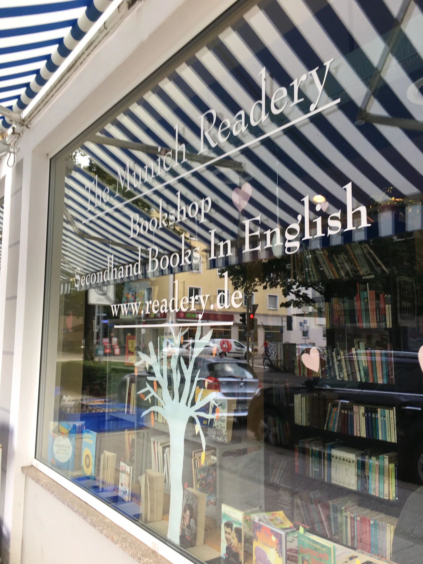 Atmosphere at The Munich Readery Secondhand English Books Munich — travel photo
