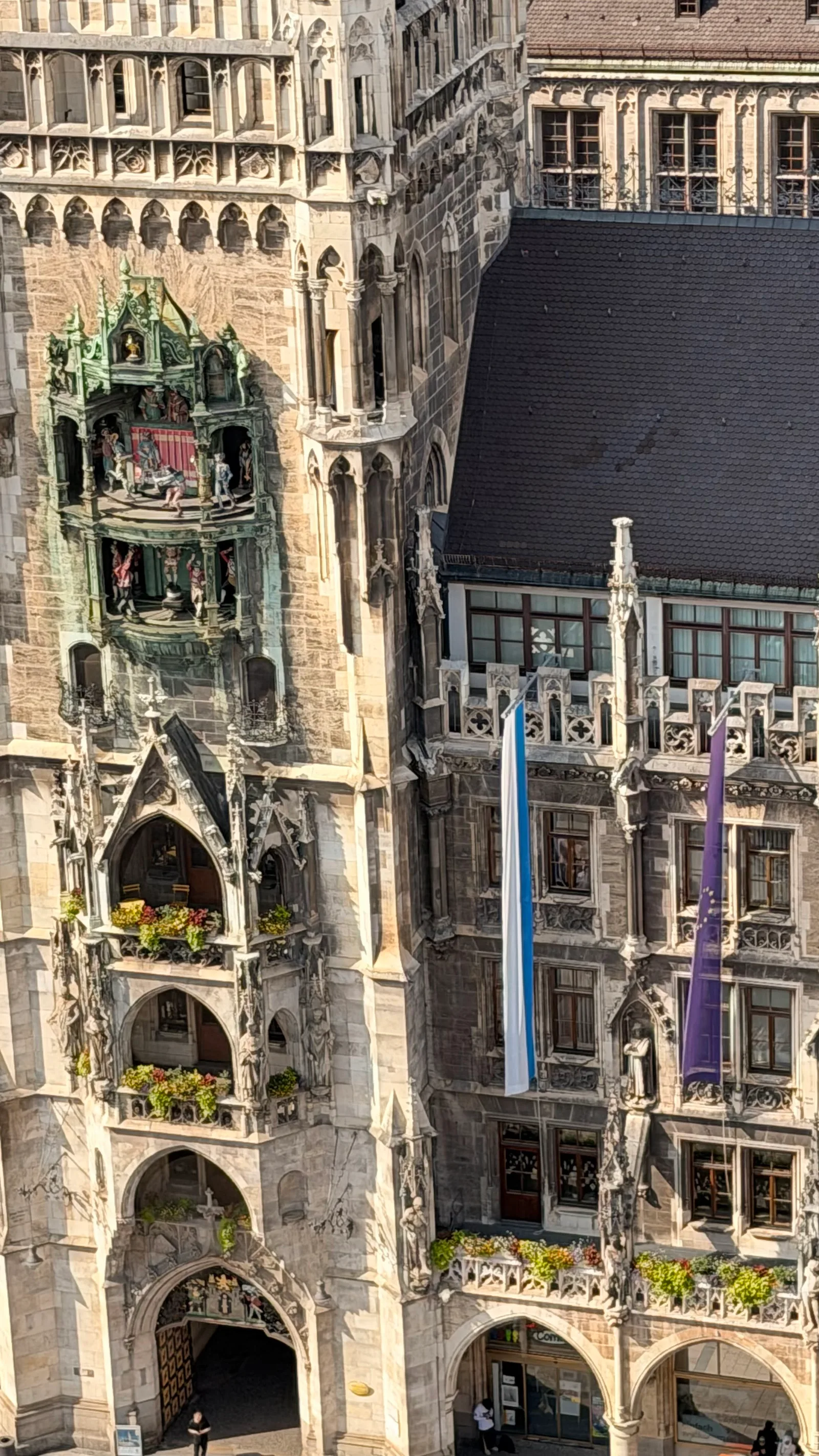 Details at Turm "Alter Peter" Munich — travel photo
