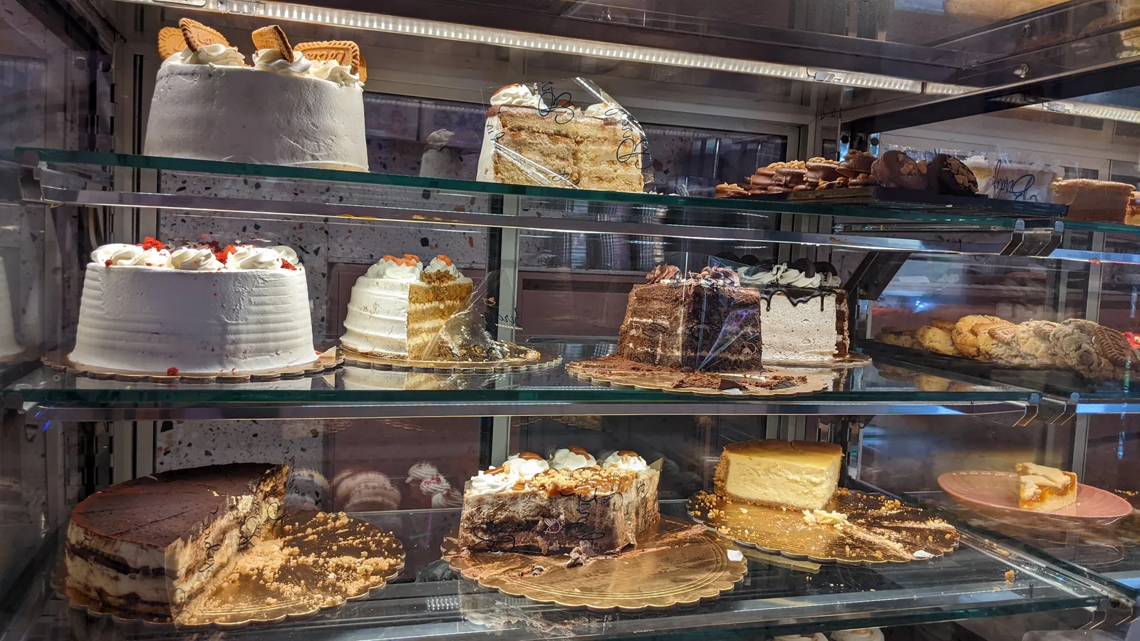 Main view at Birdy The Bakery (Chiaia) Naples — travel photo
