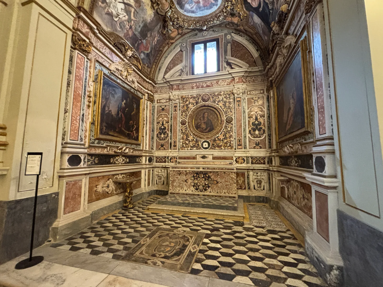 Atmosphere at Church of Santa Maria la Nova Naples — travel photo