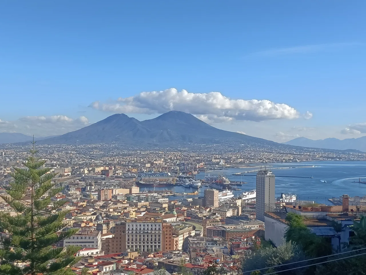 City view — family guide Naples