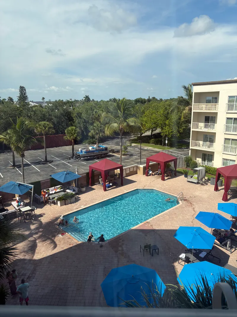 Holiday Inn Express & Suites Naples Downtown - 5th Avenue by IHG