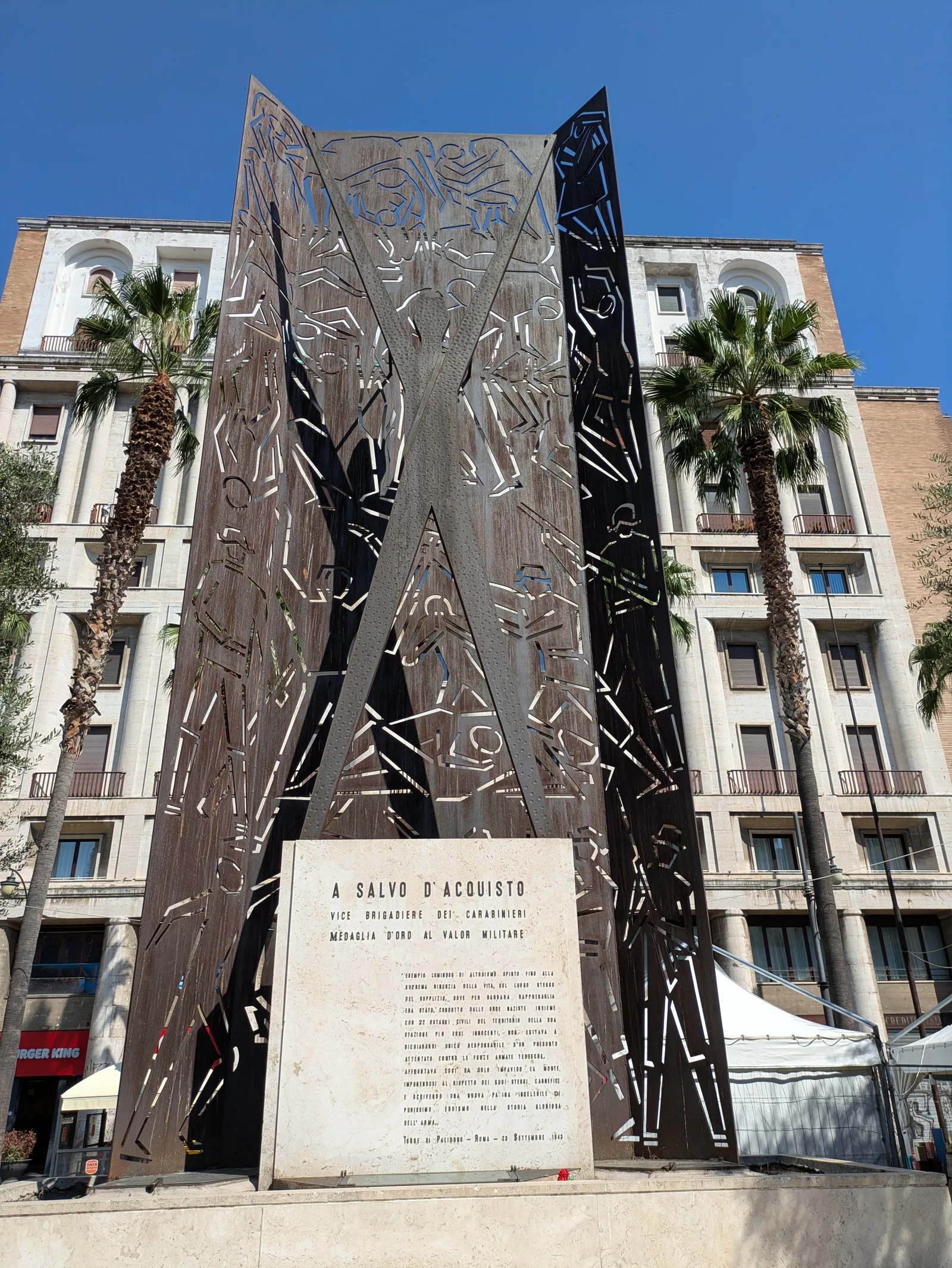 Main view at Monumento a Salvo D'Acquisto C 10 Naples — travel photo