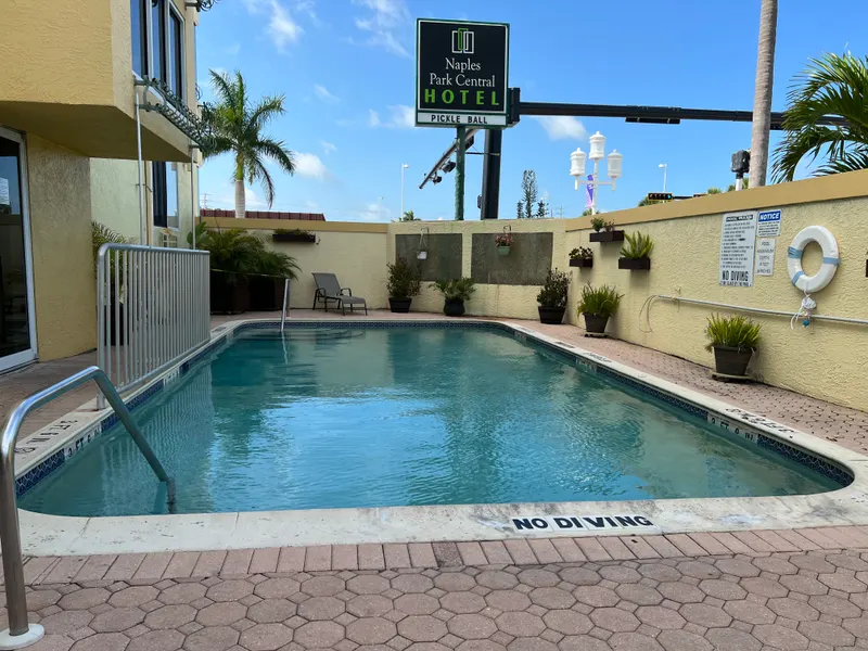 Naples Park Central Hotel