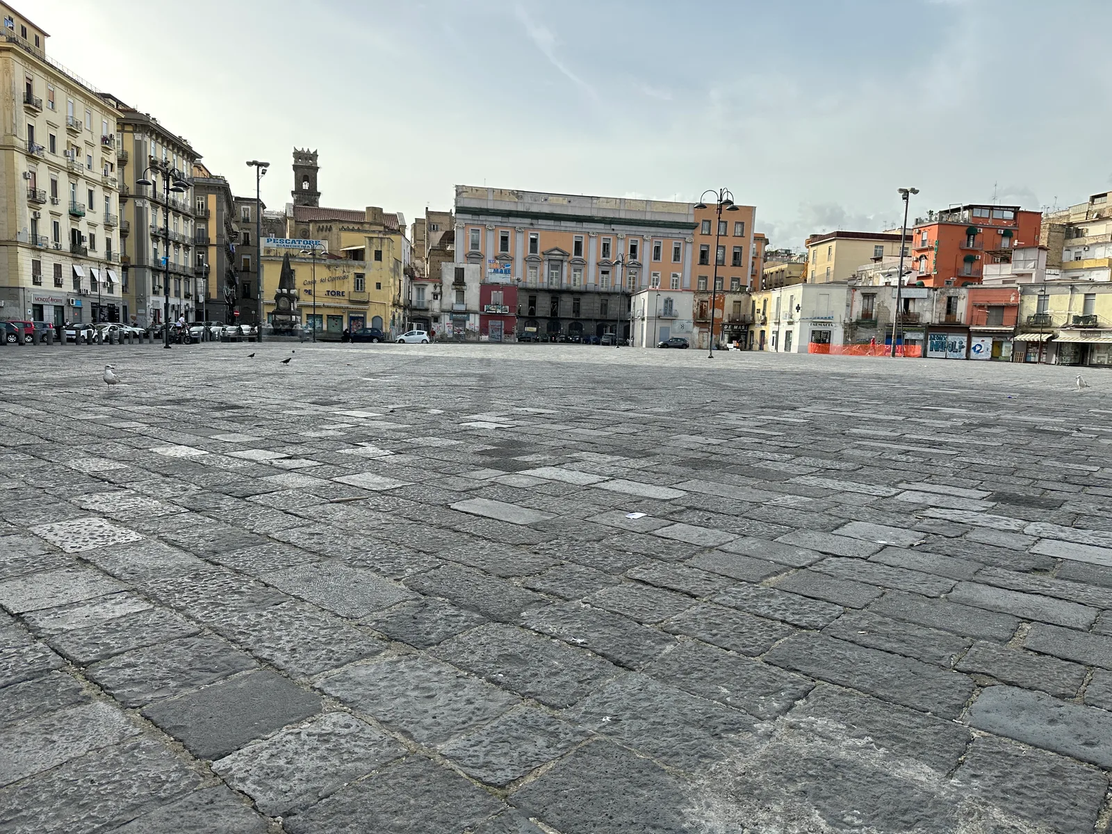 Atmosphere at Piazza del Mercato Naples — travel photo