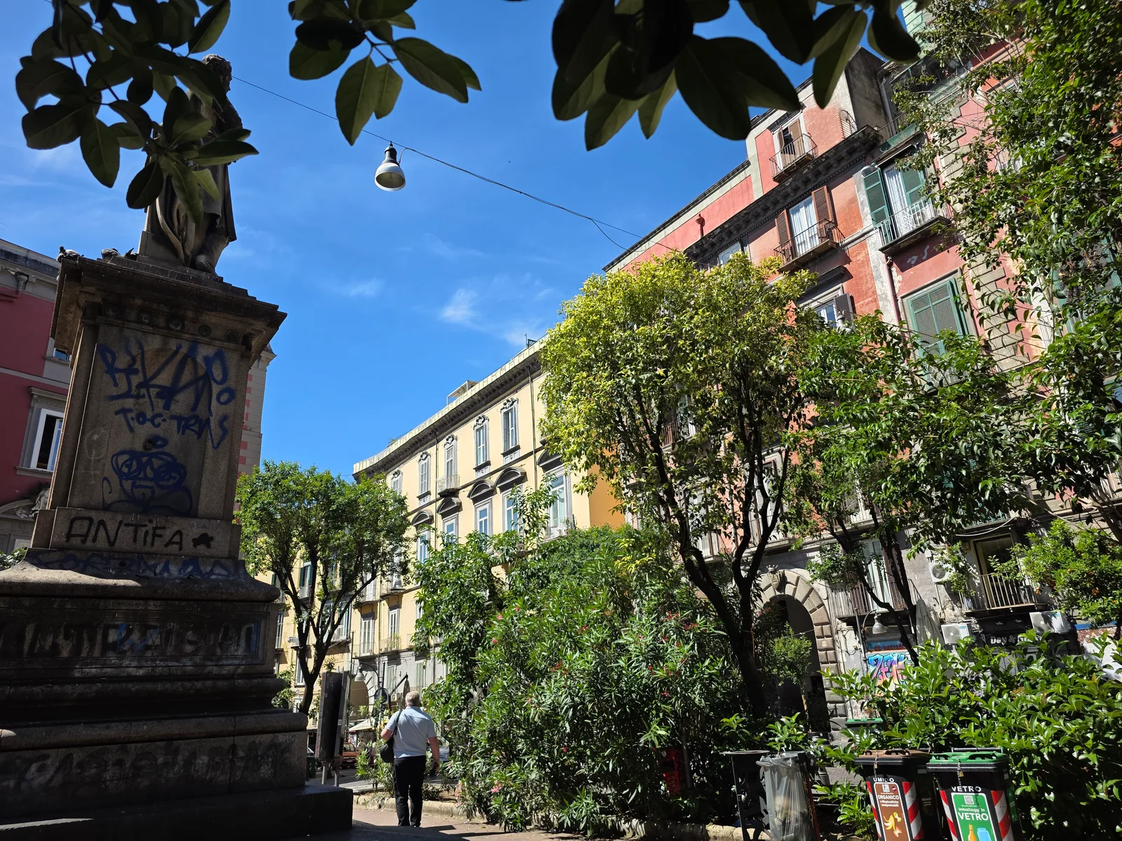 Details at Piazza Vincenzo Bellini Naples — travel photo