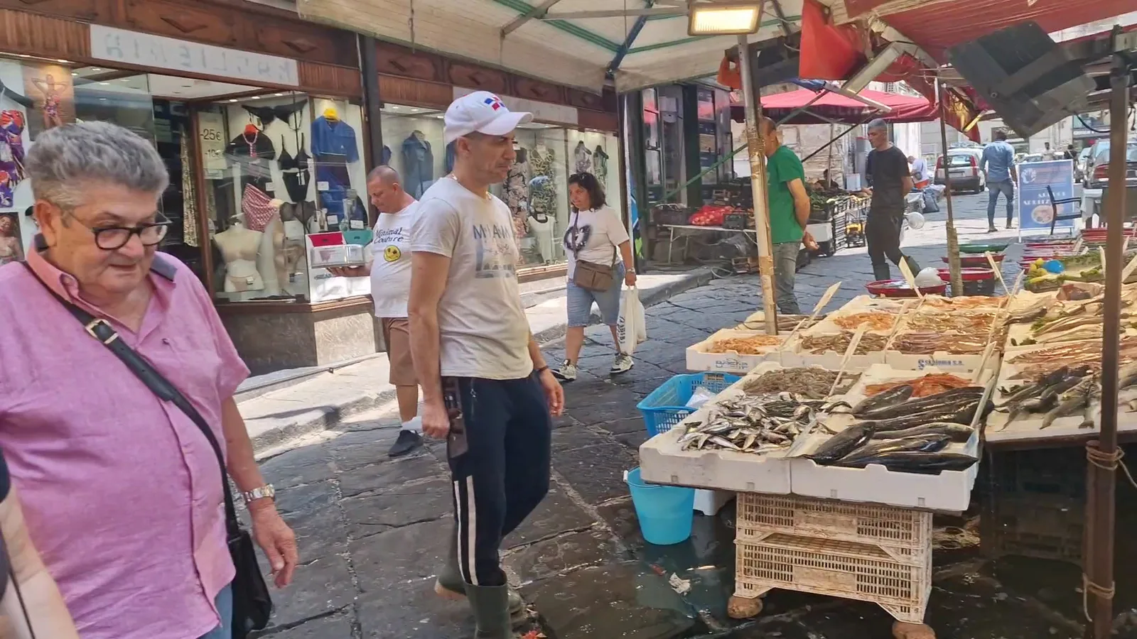 Main view at Portanolana fish market Naples — travel photo