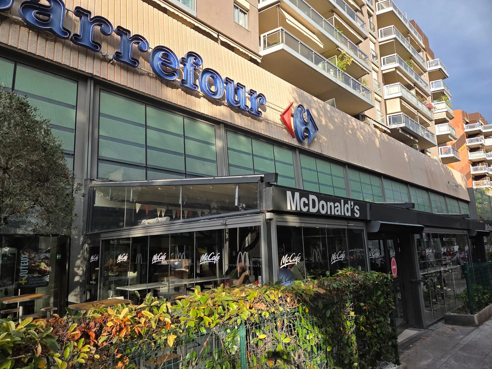 Carrefour Nice Tnl — rainy day guide Nice