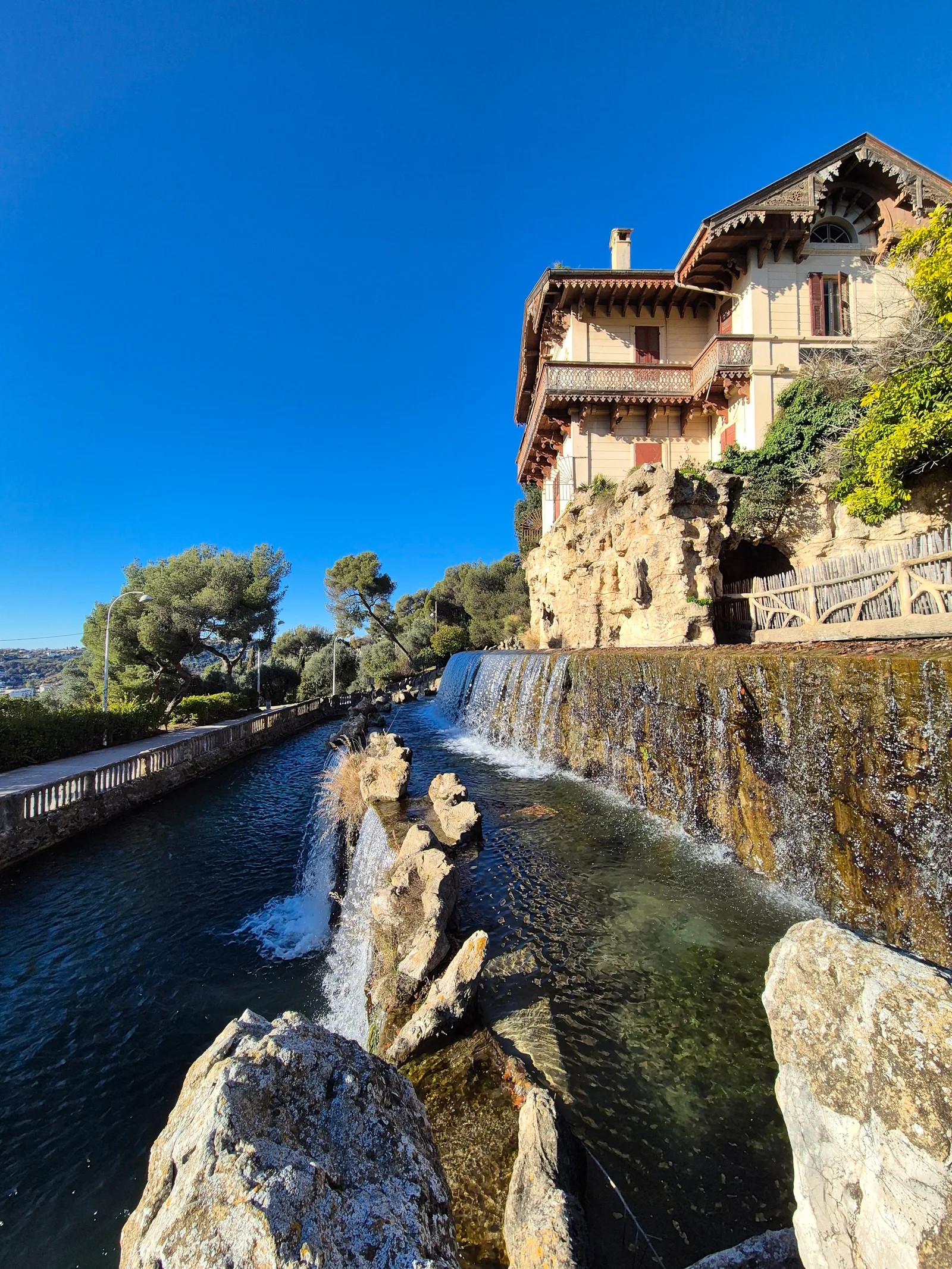 Atmosphere at Cascade de Gairaut Nice — travel photo