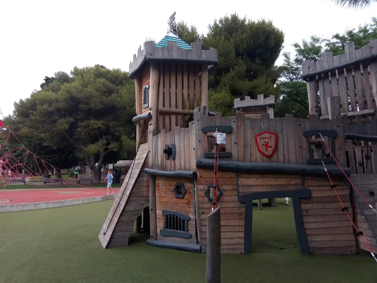 Details at Children's Playground Nice — travel photo