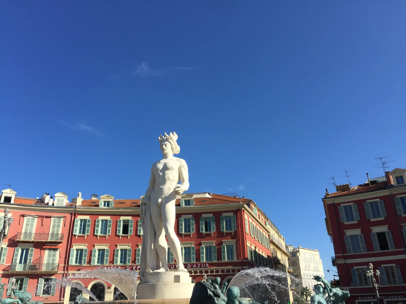 Main view at Fontaine du Soleil Nice — travel photo
