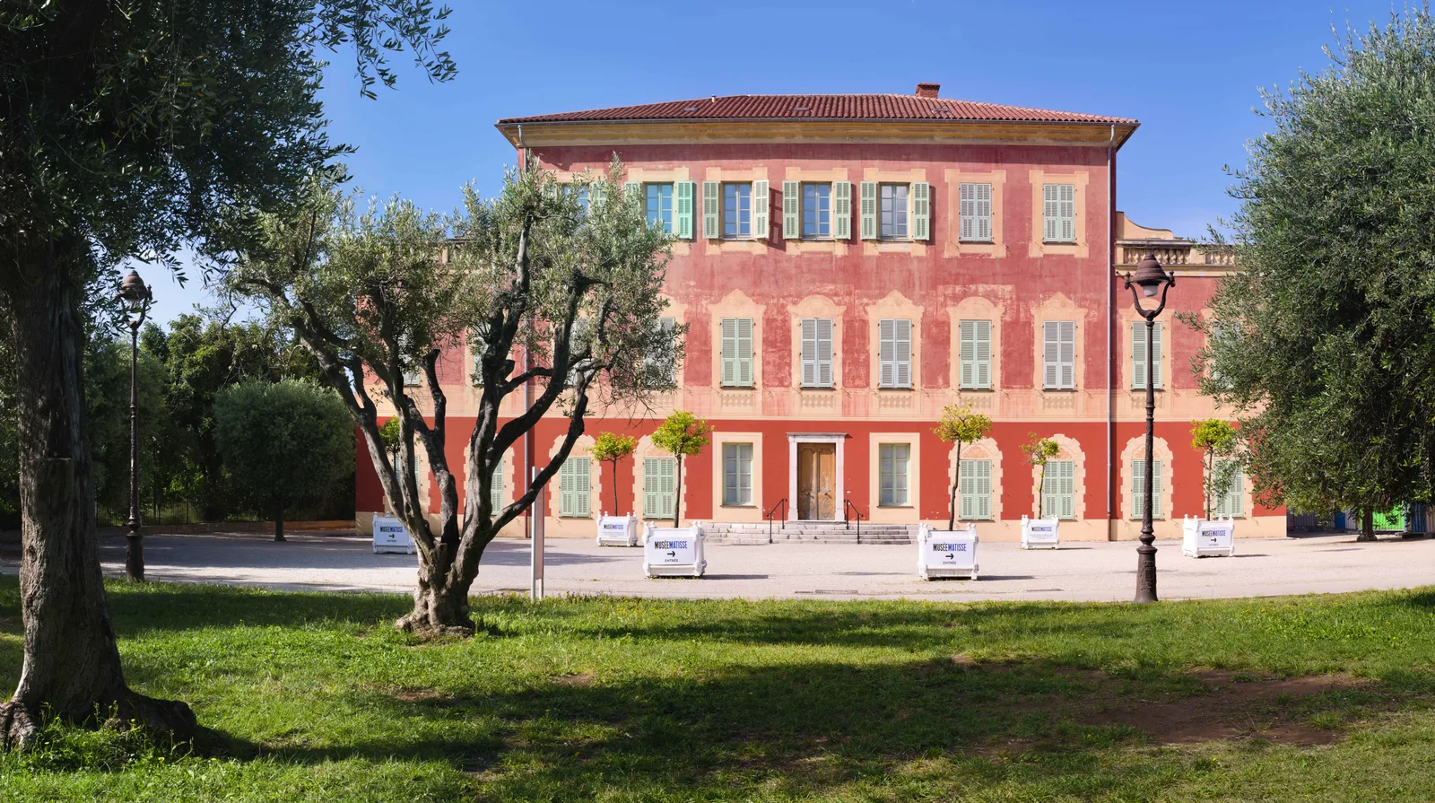 Atmosphere at Jardin des Arènes de Cimiez Nice — travel photo